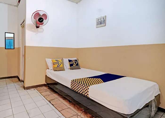 Spot On 92983 Hotel Ayu
