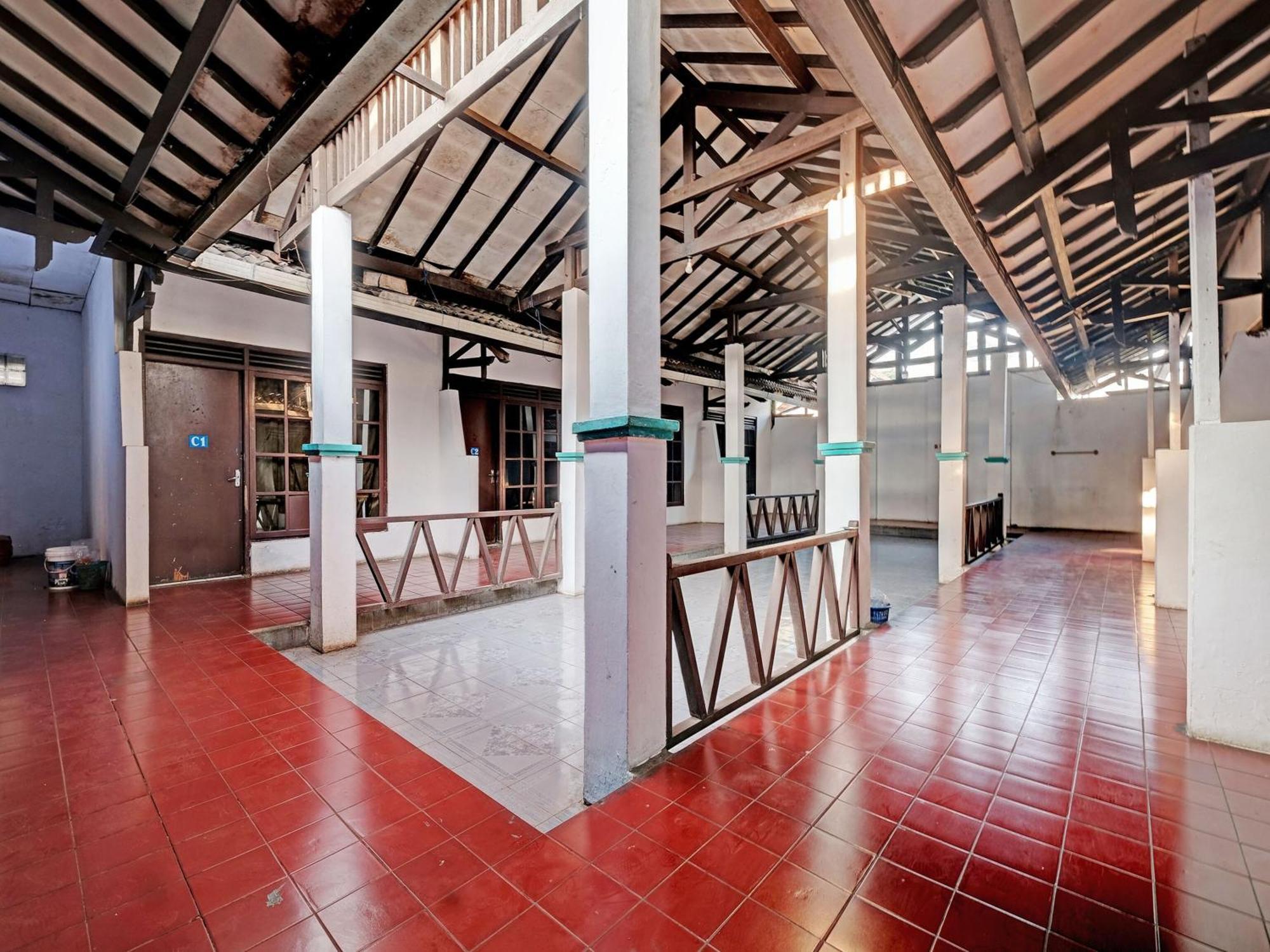 Hotel Spot On 92983 Ayu Semarang