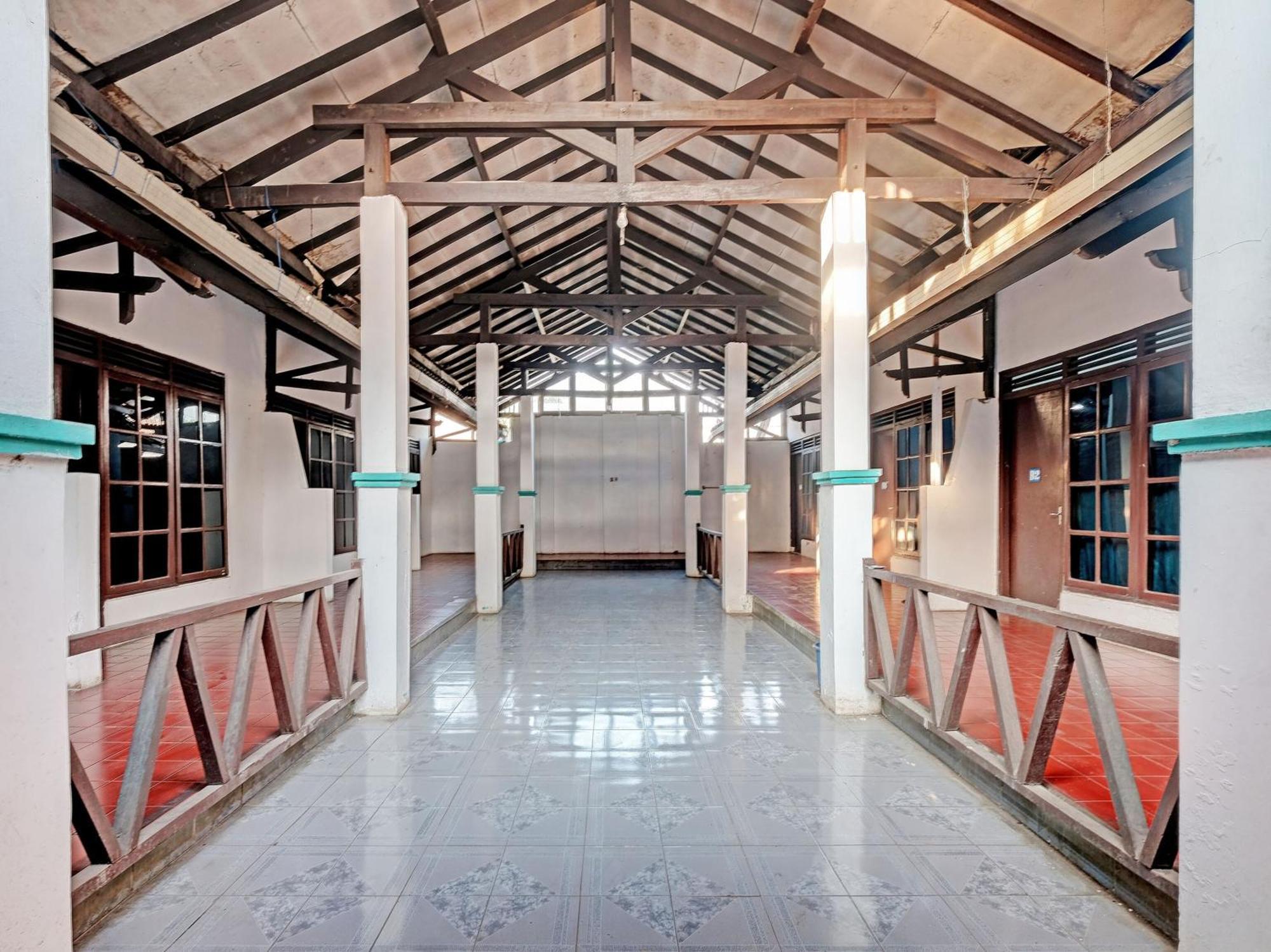 Spot On 92983 Ayu 2* Semarang