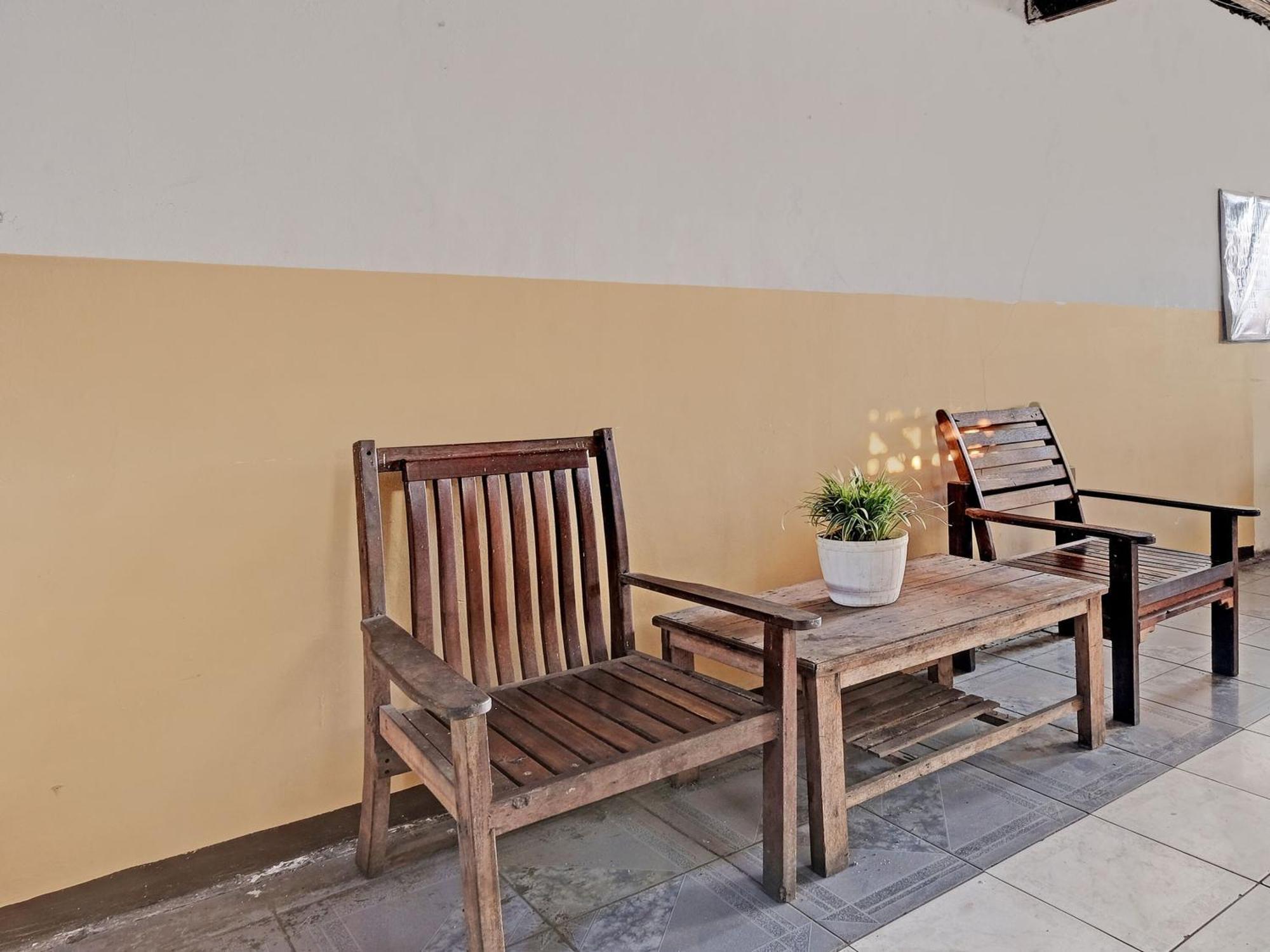 Spot On 92983 Ayu 2* Semarang